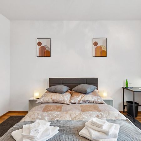 Zentrale Lage ... Ideal Fuer Geschaeftsleute, Monteure, Familien...3 Zimmer, Wlan, Smarttv Mettmann Extérieur photo