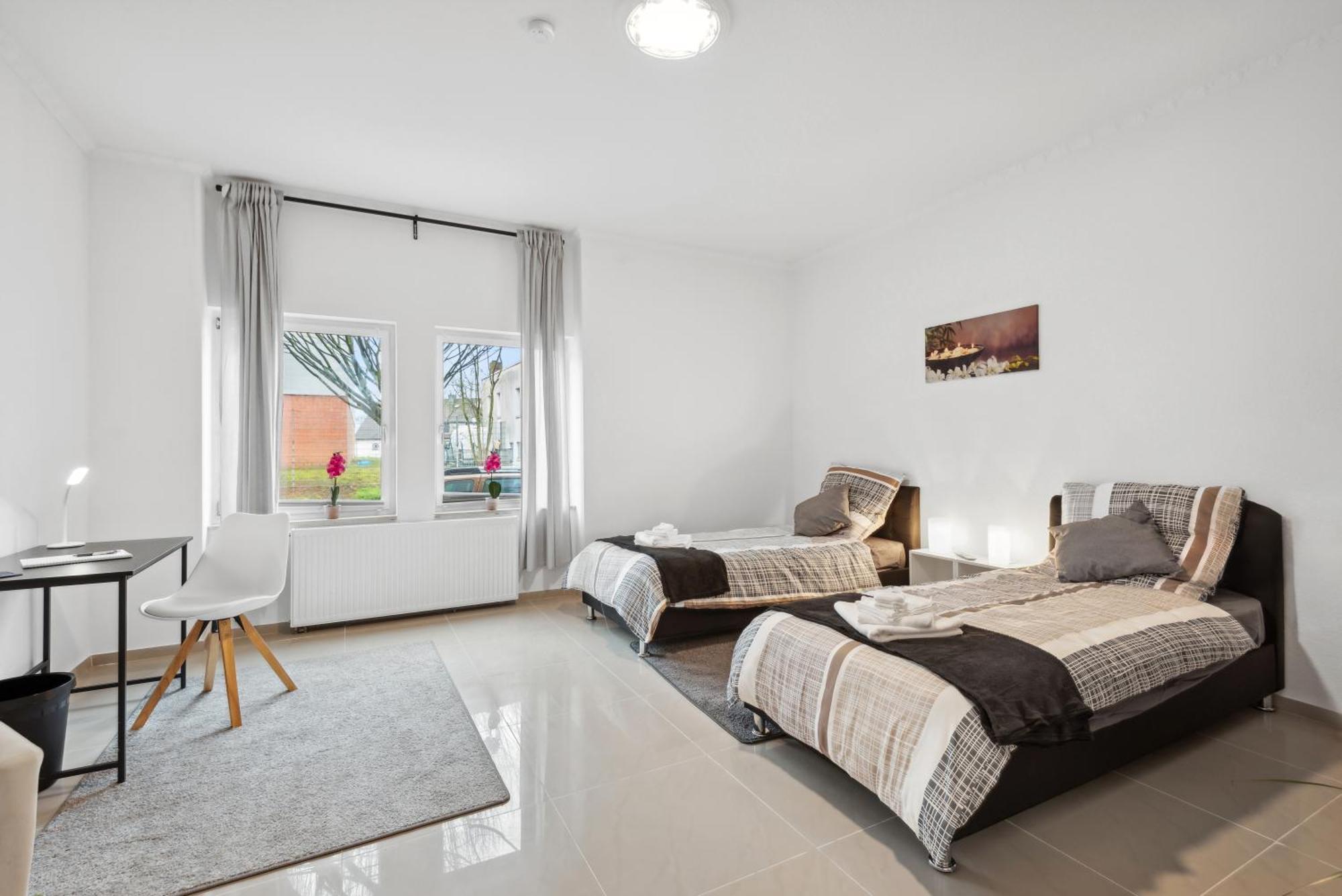 Zentrale Lage ... Ideal Fuer Geschaeftsleute, Monteure, Familien...3 Zimmer, Wlan, Smarttv Mettmann Extérieur photo