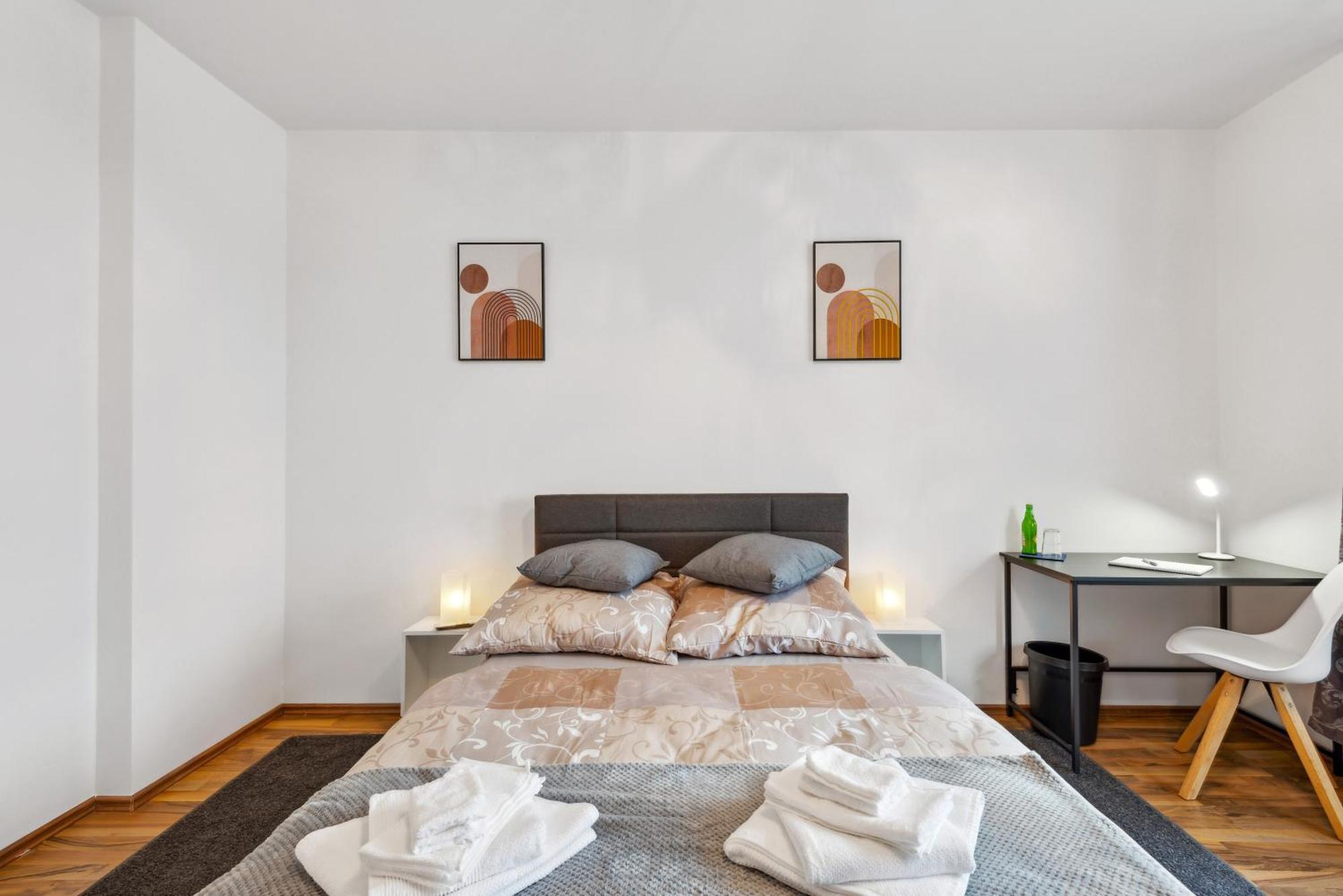 Zentrale Lage ... Ideal Fuer Geschaeftsleute, Monteure, Familien...3 Zimmer, Wlan, Smarttv Mettmann Extérieur photo