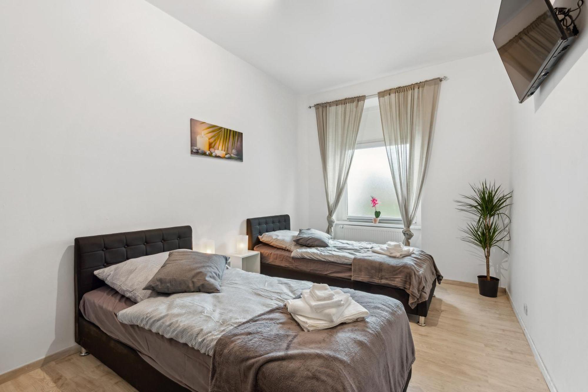 Zentrale Lage ... Ideal Fuer Geschaeftsleute, Monteure, Familien...3 Zimmer, Wlan, Smarttv Mettmann Extérieur photo