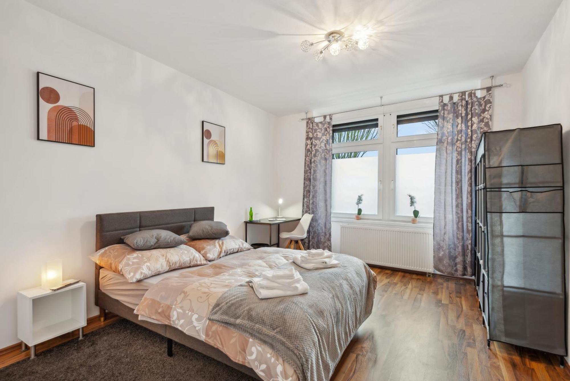 Zentrale Lage ... Ideal Fuer Geschaeftsleute, Monteure, Familien...3 Zimmer, Wlan, Smarttv Mettmann Extérieur photo