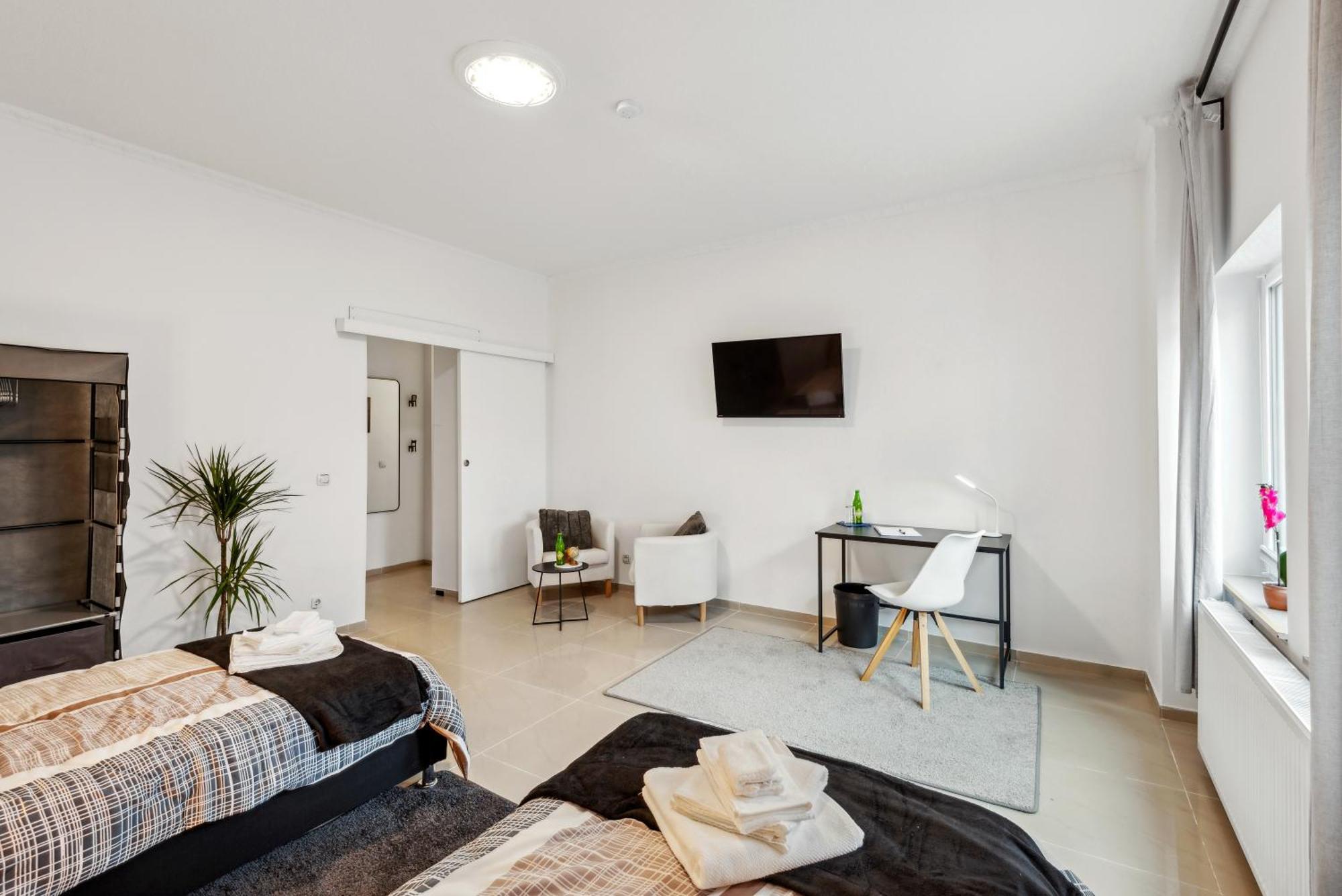 Zentrale Lage ... Ideal Fuer Geschaeftsleute, Monteure, Familien...3 Zimmer, Wlan, Smarttv Mettmann Extérieur photo